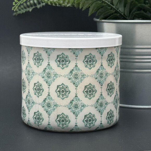 BBW Coastal Cottage Bath & Body Works 3 Wick Candle - Picture 2 of 10